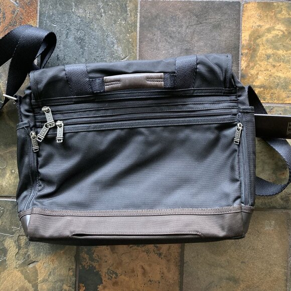 TUMI, Black Briefcase with Fold-Over Flap, New - Picture 4 of 15